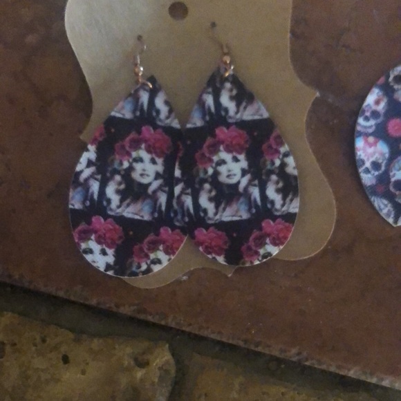 Leather Earrings - Picture 6 of 6